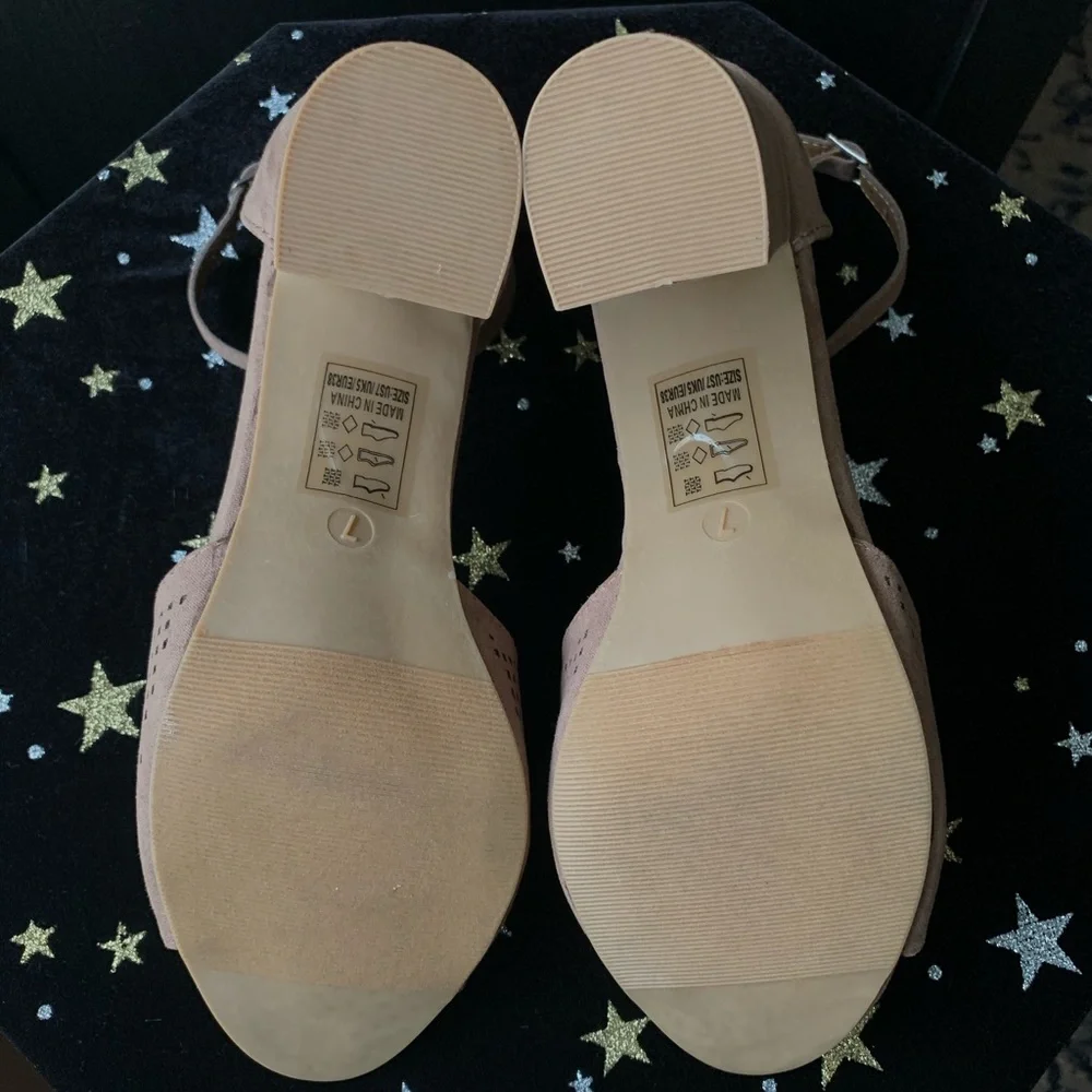 Qupid Block Heel Peep Toe Taupe Size 7 - Picture 3 of 3